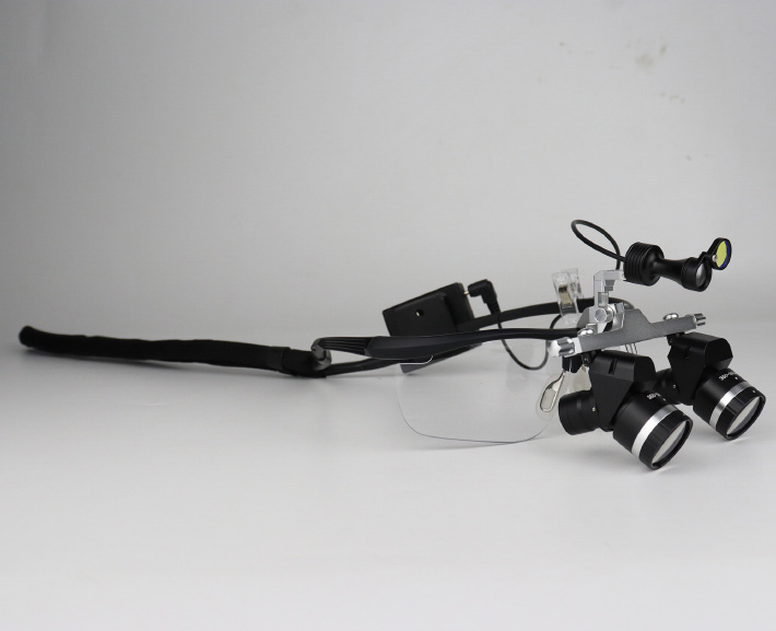 YWJ-MG11U 3.0X-5.0X Regulowana ergonomiczna lupa chirurgiczna Ergo do zastosowań stomatologicznych z 5W diodą LED